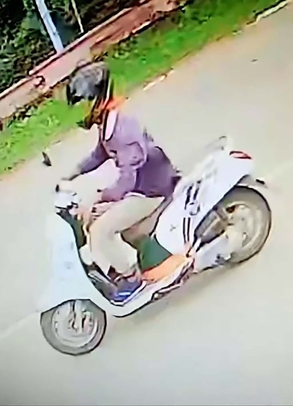 バイクをノーヘルで運転する人をターゲットに強盗　犯人がふりかけた「赤い粉」とは… - ワイズデジタル【タイで生活する人のための情報サイト】