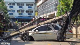 車が電柱に激突　12本の電柱が倒れる大惨事に - ワイズデジタル【タイで生活する人のための情報サイト】